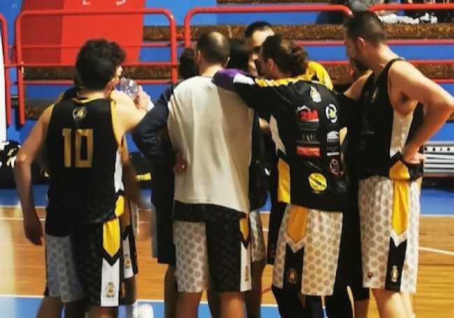 Spartans basket abbaraccio