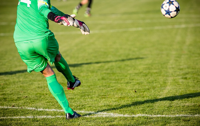 calcio portiere rinvio