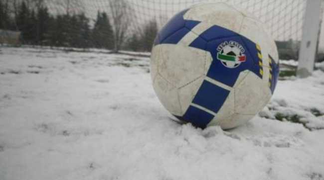 campo calcio neve