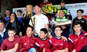 il podio di Pianezza TO con Mirko Bozzola vincitore e la squadra alievi del Pedale.jpg 2