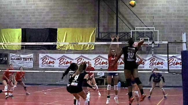 issa volley femminile azione
