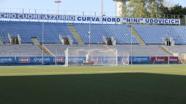 novara curva vicino
