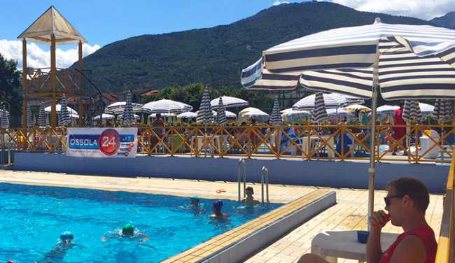 piscina domo striscione