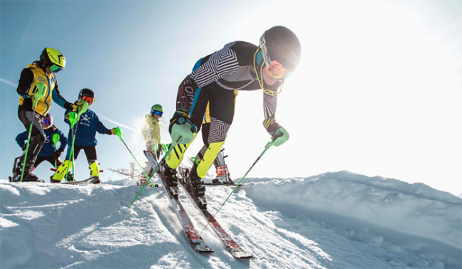 sci partenza gara neve slalom