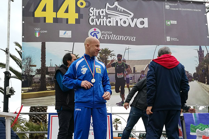 Mirabile del Gsh Sempione vince la mezza maratona di Civitanova e diventa campione italiano