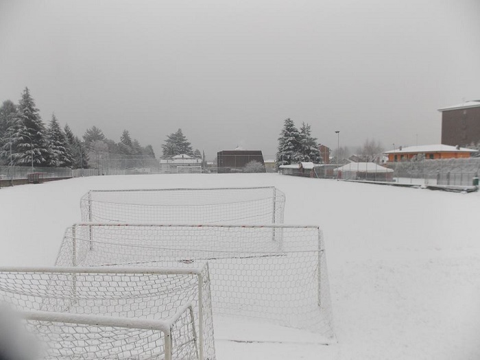 Vince la neve! Niente calcio nel fine settimana e l'attività slitta di sette giorni