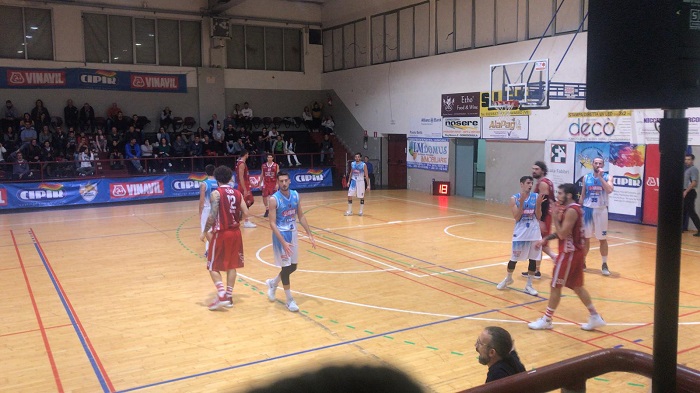 Partita dai due volti al PalaRaccagni con la Vinavil che cede a Empoli