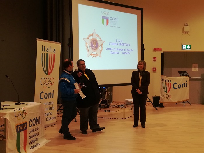 La consegna dei premi da parte del Coni Vco agli atleti meritevoli